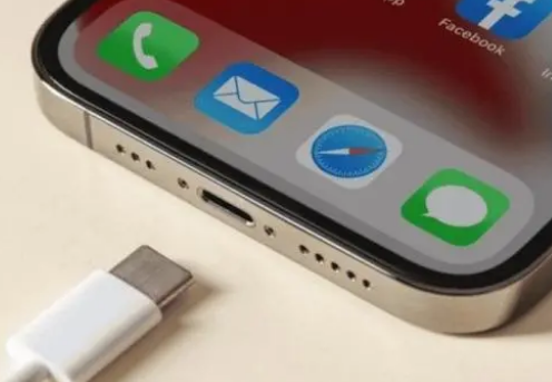 喀什苹果15维修分享iPhone15改USB-C接口后能和安卓用户互借充电器吗